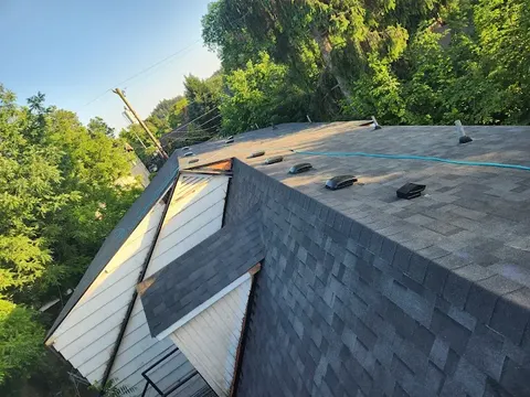 Finished asphalt shingle roof on an Oregon home
