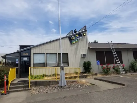 Completed commercial roof by Rain or Shine Roofing in Oregon